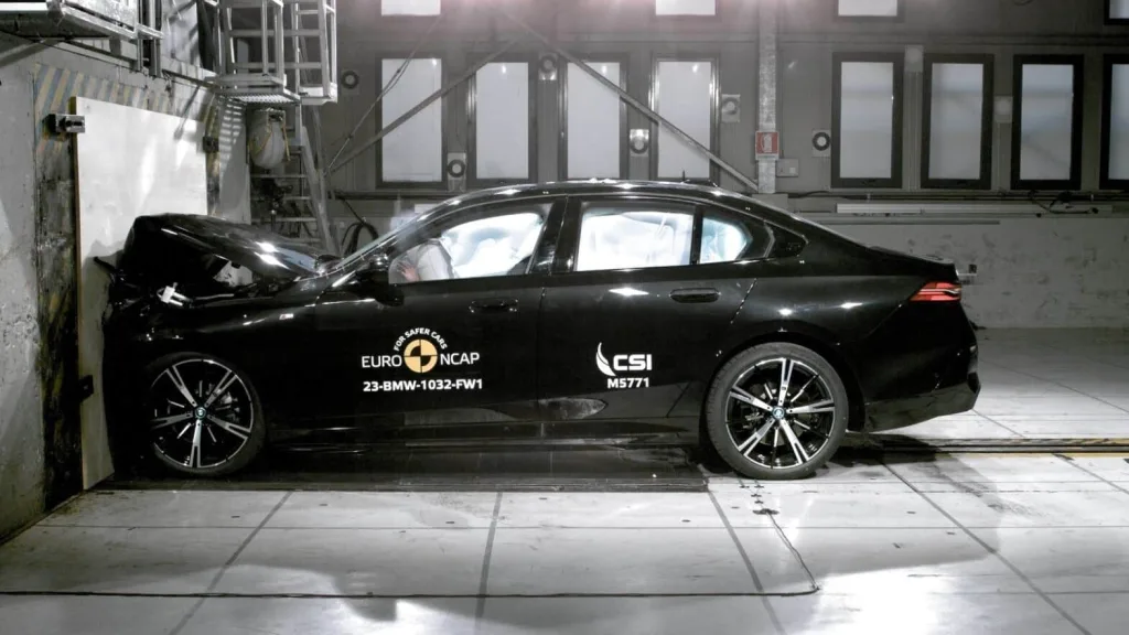안전합니다, BMW 5 시리즈 한국,미국,유럽 최고 등급 획득 1 BMW-5-Series-Euro-NCAP