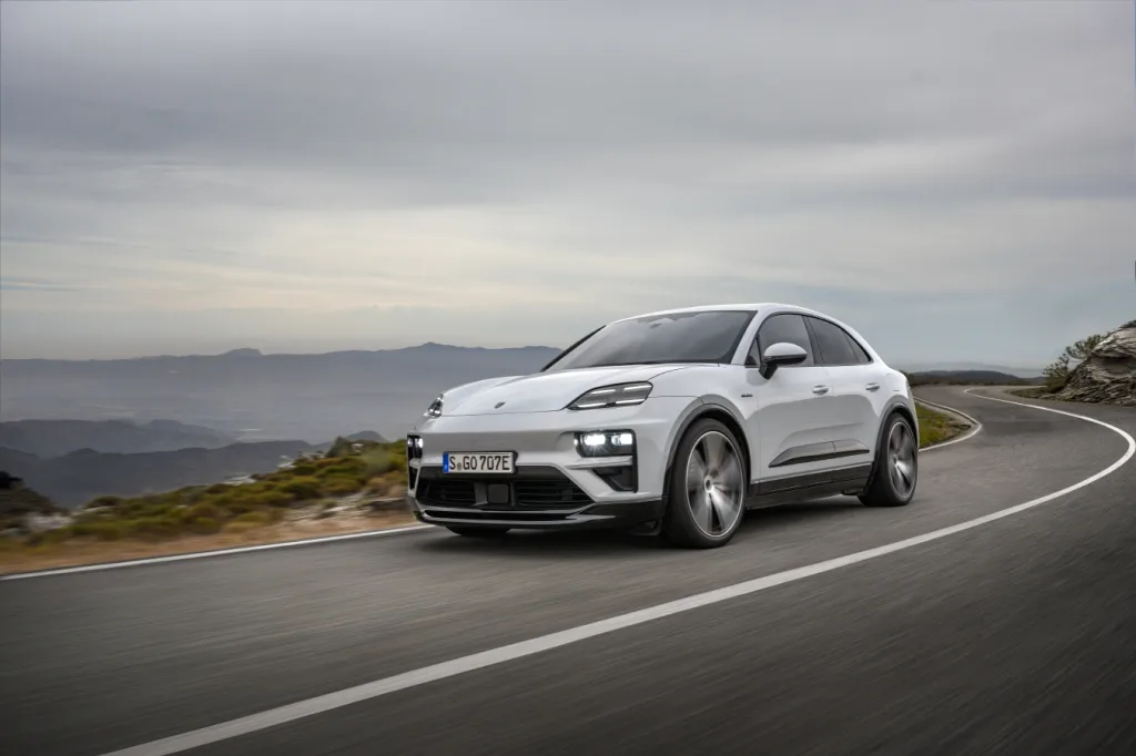 포르쉐 최초 전기 SUV 마칸 일렉트릭 공개, 260km/h까지 순식간 3 포르쉐 마칸 일렉트릭 2