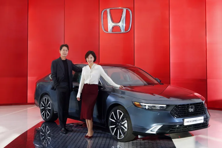 혼다 어코드 하이브리드 홍보대사 2명