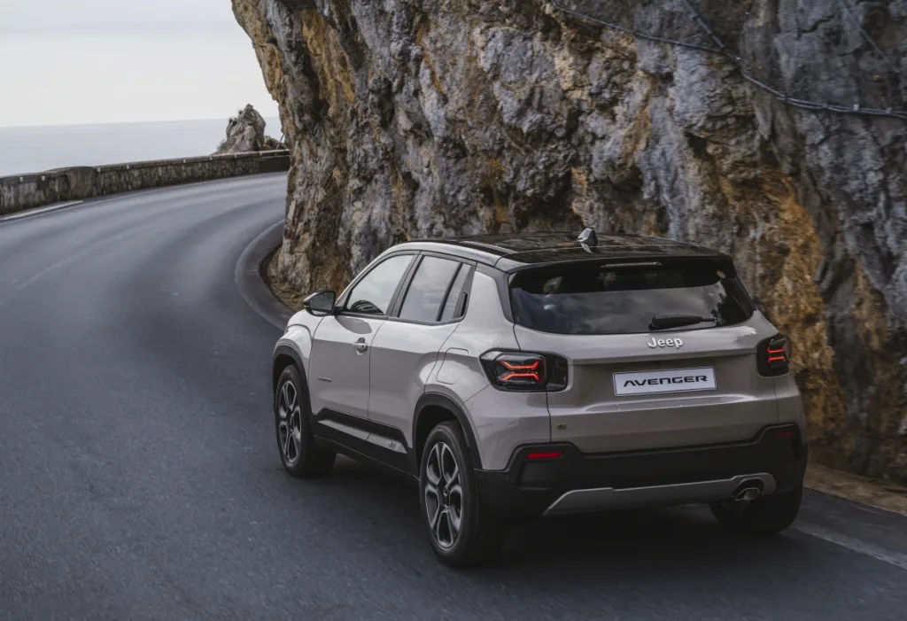 이번엔 지프 어벤저 4xe 공개, 2024년 말부터 사전 계약 시작 2 지프 어벤저 4xe(Jeep avenger 4xe)