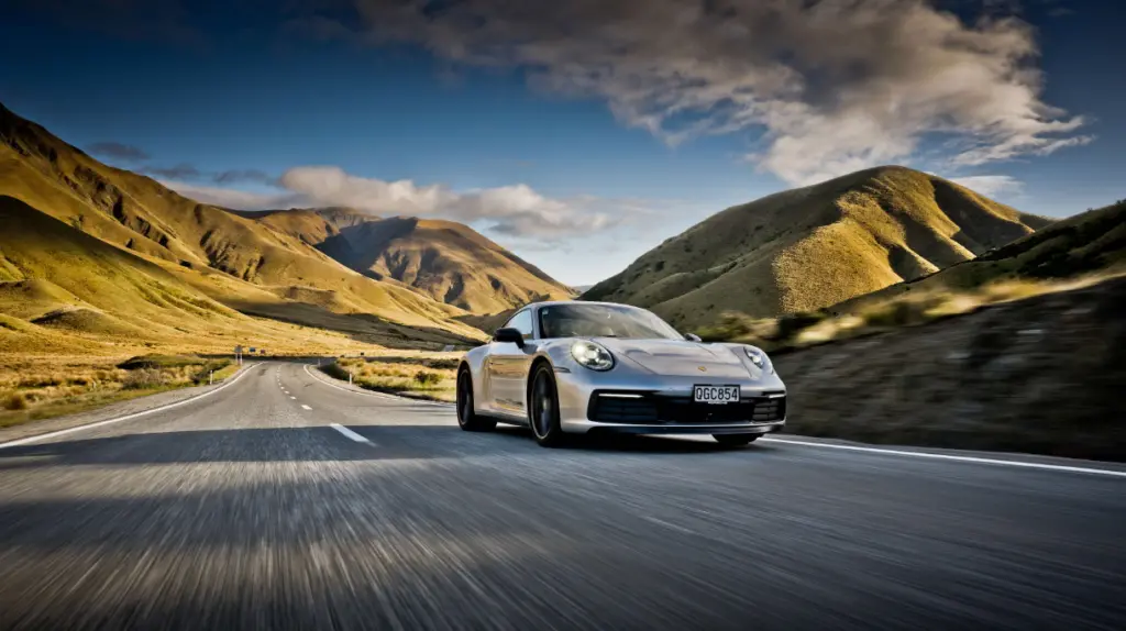 포르쉐 911 카레라 T, 뉴질랜드의 자연이 만든 절경을 달린다 1 포르쉐 911 카레라 T(Porsche 911 carrera t)