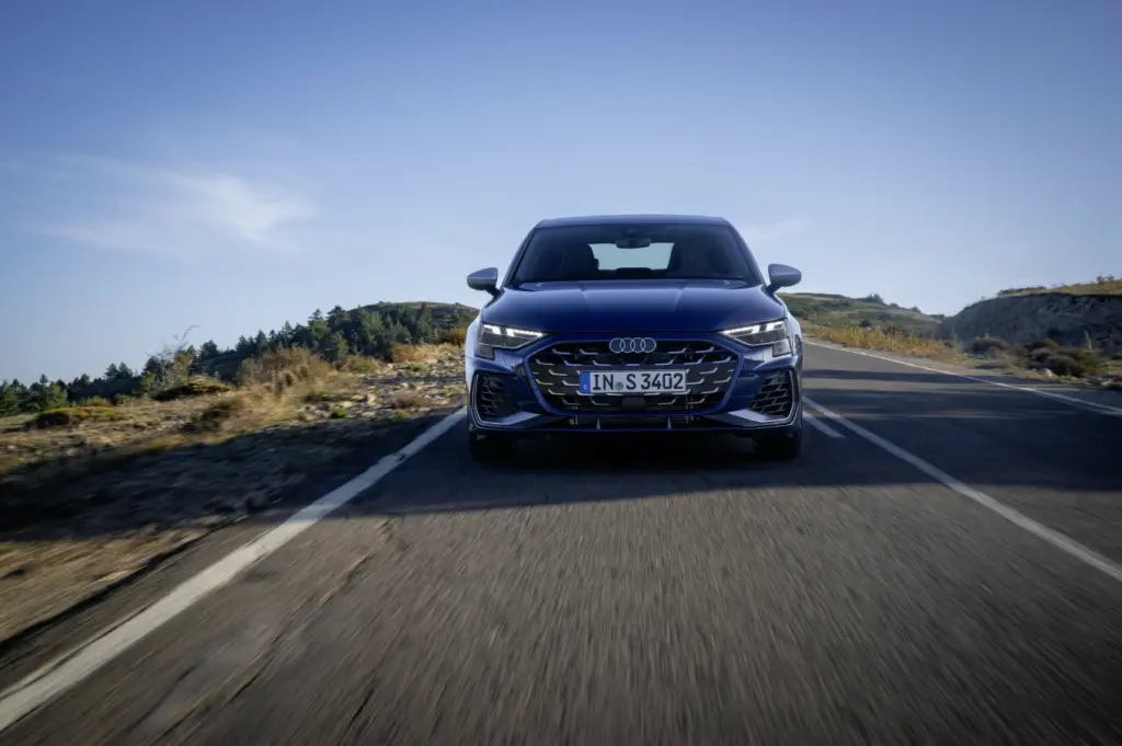 아우디 S3, 더 작고 더 빠르고 더 강력한 독일의 소형 스포츠 세단 3 아우디 S3 (Audi S3)