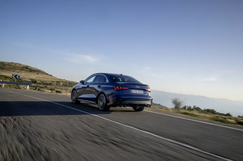 아우디 S3, 더 작고 더 빠르고 더 강력한 독일의 소형 스포츠 세단 2 아우디 S3 (Audi S3)