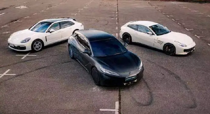 덴자 Z9 GT, 포르쉐 파라메라 조준한 벤츠 x BYD 합작 슈퍼카 2 덴자 Z9 GT (Denza Z9 GT)