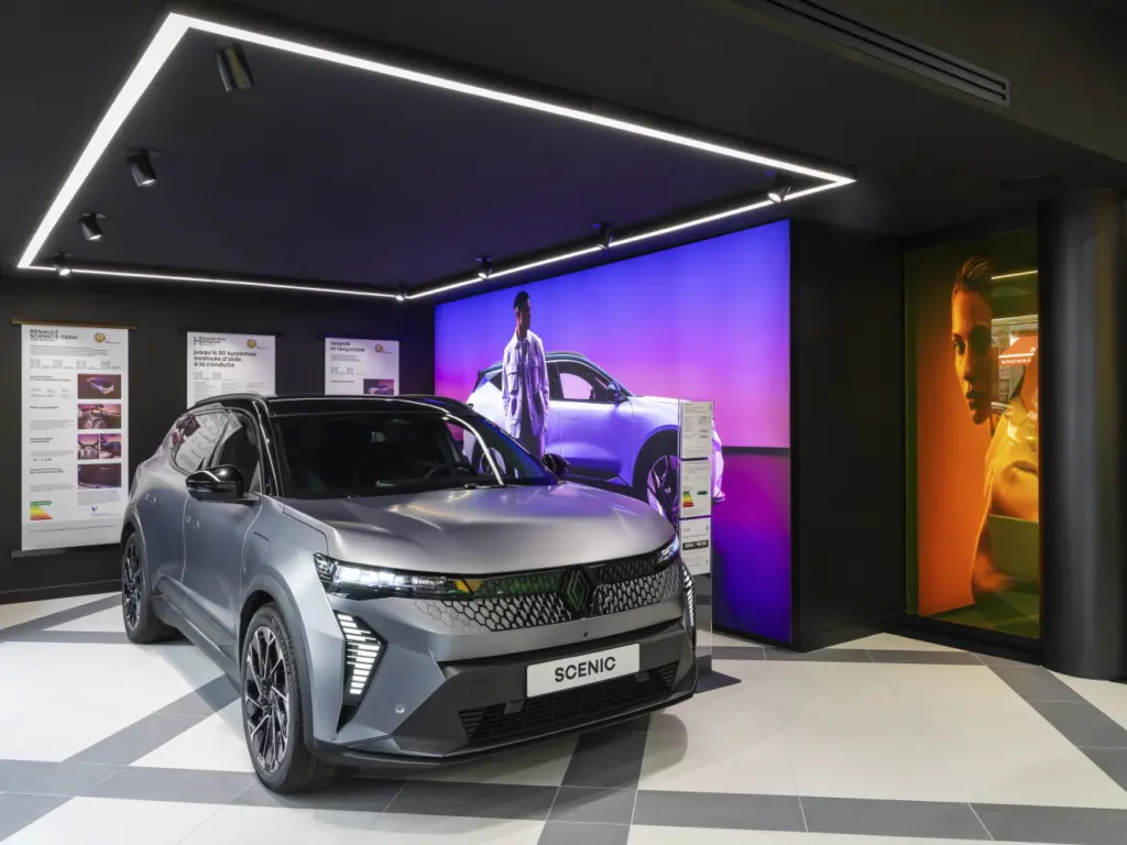 르노의 새로운 전시장, 프랑스 파리도 대한민국 서울도 똑같을까? 4 르노 전시장(rnlt©_ Renault's new distribution format, compact & immersive