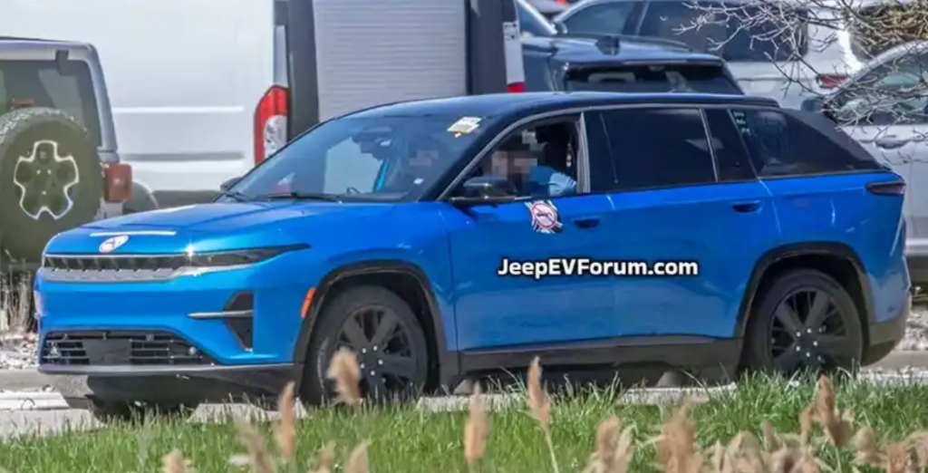 지프 왜고니어 S, 실물 포착, 1월 공개한 티저 이미지와 똑같네 1 지프 왜고니어 S (Jeep Wagoneer S)