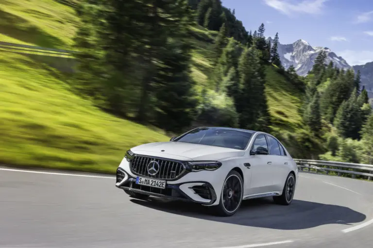 the new Mercedes-AMG E 53 HYBRID 4MATIC+