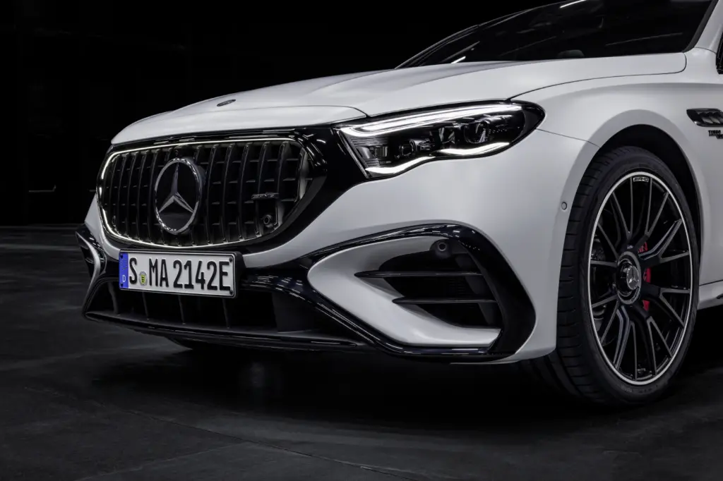 끝판왕 E-클래스, 메르세데스-AMG E53 HYBRID 4MATIC+ 2 the new Mercedes-AMG E 53 HYBRID 4MATIC+