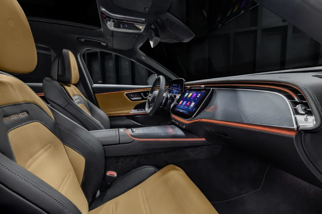 끝판왕 E-클래스, 메르세데스-AMG E53 HYBRID 4MATIC+ 8 23c0357 015 https://mobilityground.com/wp-content/uploads/2024/06/23c0356_004.jpg