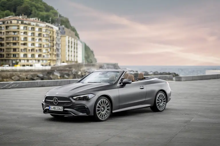 Mercedes-Benz CLE Cabriolet, Exterieur: AMG-Line, graphitgrau magno; Interieur: AMG-Line, Nappaleder Tonkabraun Mercedes-Benz CLE Cabriolet, exterior: AMG-Line, graphite grey magno; interior: AMG-Line, nappa leather tonka brown