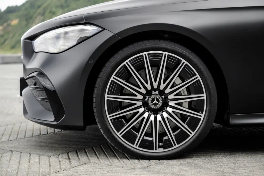 449마력의 카브리올레, 메르세데스-AMG CLE 53 4MATIC+ 6 Mercedes-Benz CLE Cabriolet, Exterieur: AMG-Line, graphitgrau magno; Interieur: AMG-Line, Nappaleder Tonkabraun Mercedes-Benz CLE Cabriolet, exterior: AMG-Line, graphite grey magno; interior: AMG-Line, nappa leather tonka brown