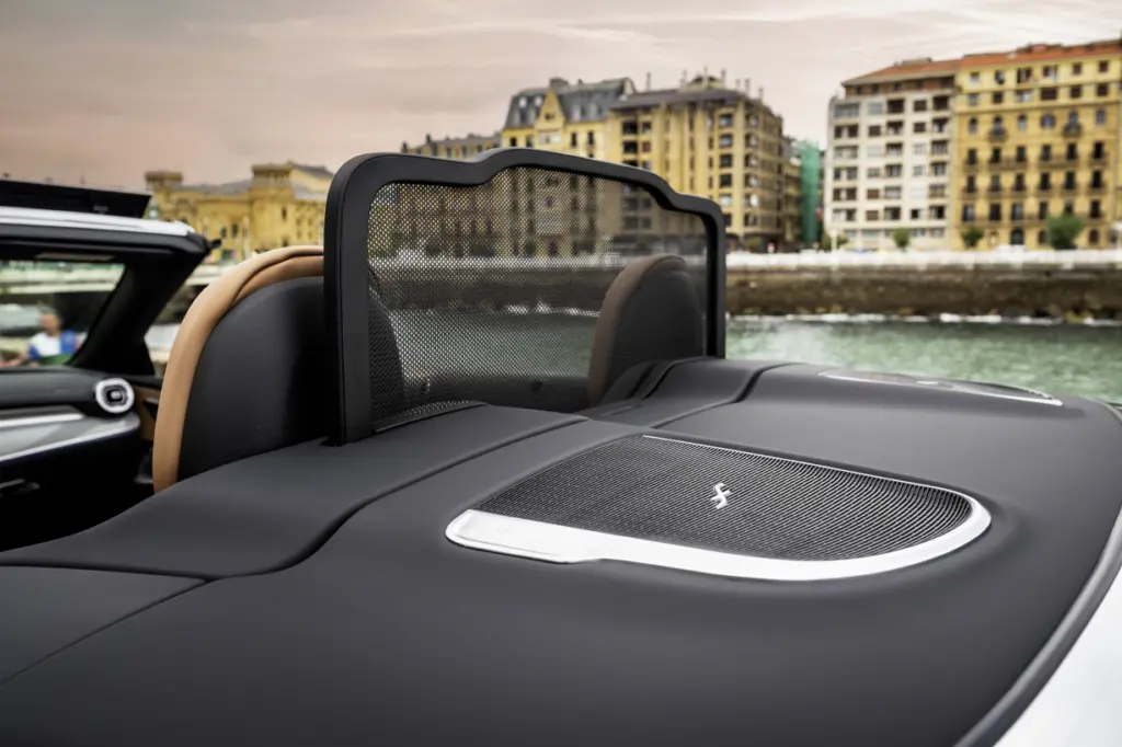 449마력의 카브리올레, 메르세데스-AMG CLE 53 4MATIC+ 7 Mercedes-Benz CLE Cabriolet, Exterieur: AMG-Line, graphitgrau magno; Interieur: AMG-Line, Nappaleder Tonkabraun Mercedes-Benz CLE Cabriolet, exterior: AMG-Line, graphite grey magno; interior: AMG-Line, nappa leather tonka brown