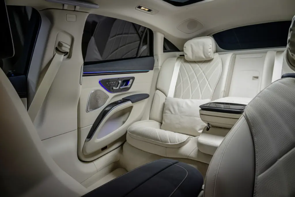 Mercedes-Benz EQS 580 4MATIC, MANUFAKTUR siliziumgrau uni, (Energieverbrauch kombiniert: 20,9 -17,0 kWh/100 km | CO₂-Emissionen kombiniert: 0 g/km | CO₂ -Klasse: A);Energieverbrauch kombiniert: 20,9 -17,0 kWh/100 km | CO₂-Emissionen kombiniert: 0 g/km | CO₂ -Klasse: A Mercedes-Benz EQS 580 4MATIC, MANUFAKTUR silicium grey uni, (Combined energy consumption: 20.9 – 17.0 kWh/100 km | CO₂ emissions combined: 0 g/km | CO₂ class: A);Combined energy consumption: 20.9 – 17.0 kWh/100 km | CO₂ emissions combined: 0 g/km | CO₂ class: A