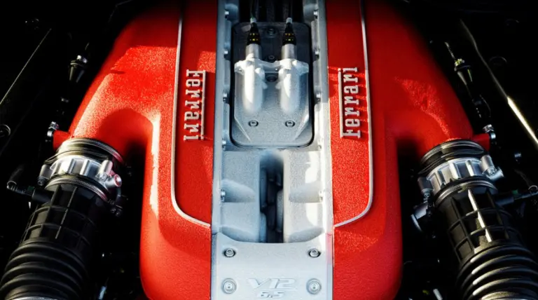 See some of the greatest front-engined V12 cars to ever come out of Maranello in glorious action…