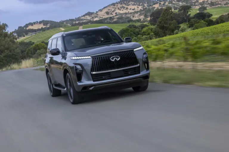 2025 INFINITI QX80 Dynamic_inline01
