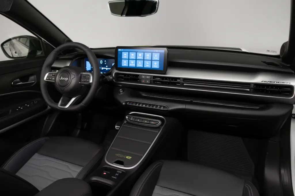 지프 어벤저, 유럽 출시 후 2년 만에 10만대 누적 계약 돌파 3 지프 어벤저 Avenger4xed