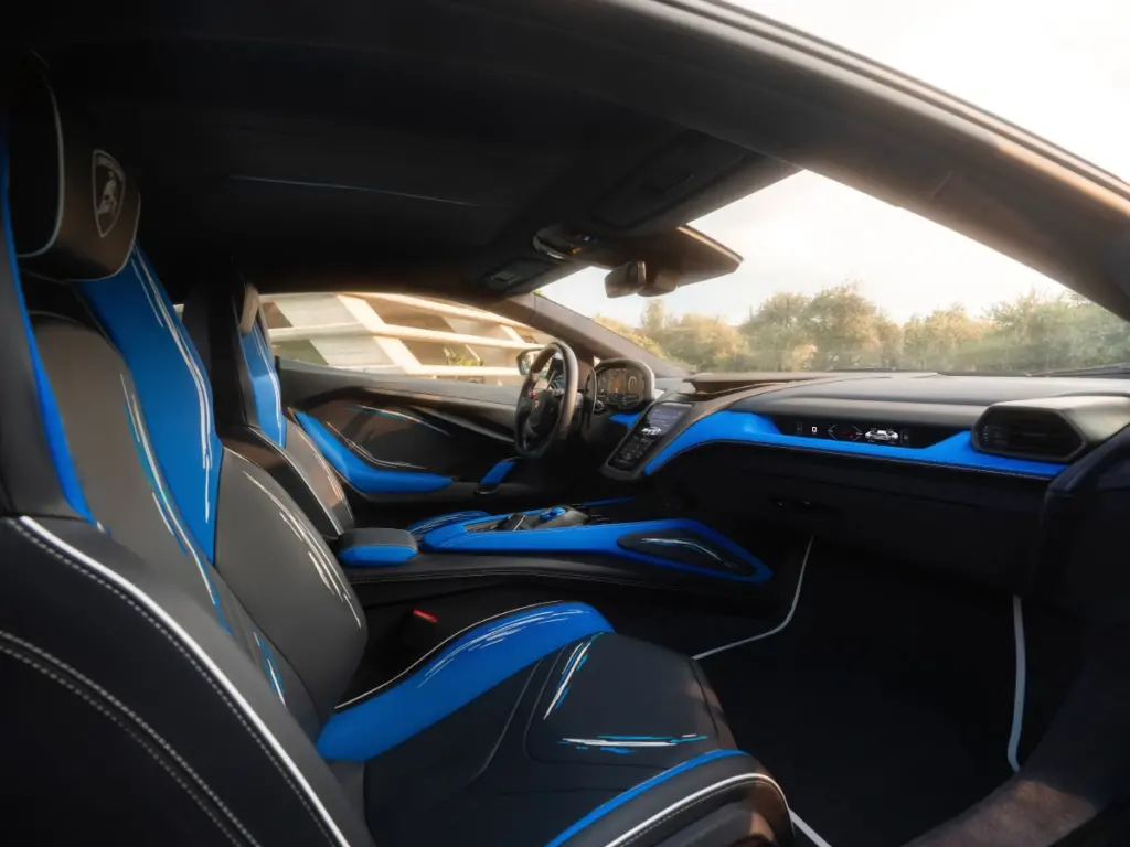 람보르기니 레부엘토(lamgorghini revuelto)