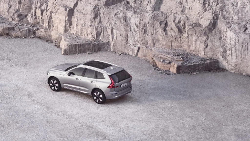 이만큼 팔렸어도 아직 인기는 상한가! 볼보 XC60, 2025년식 출시 4 사진자료1 XC60 https://mobilityground.com/wp-content/uploads/2024/08/사진자료2_XC60.jpg