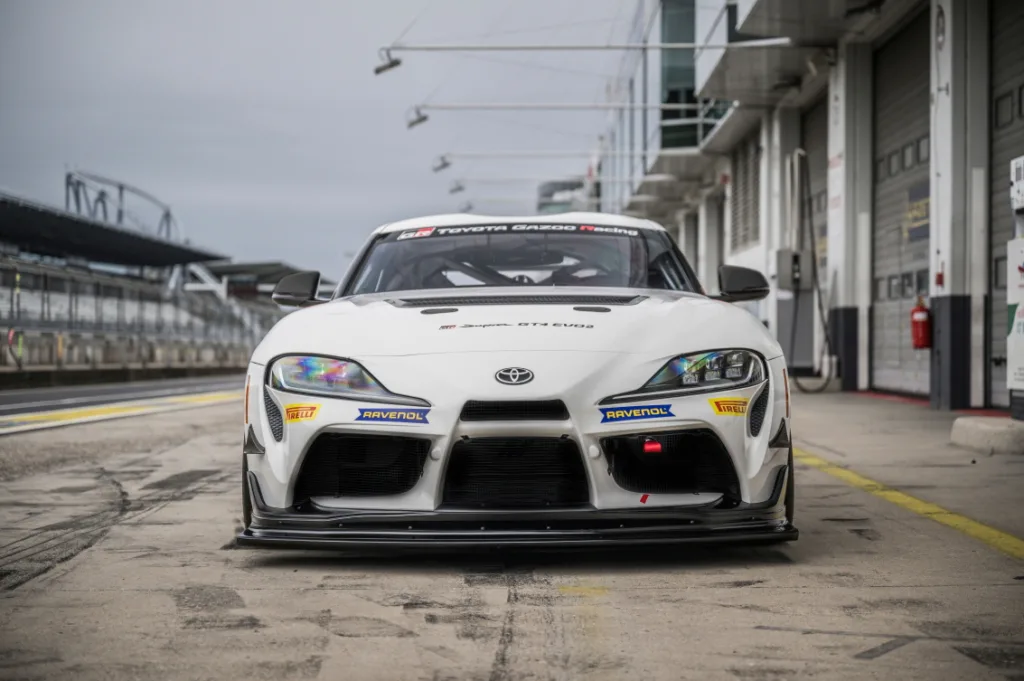 토요타 가주 레이싱, TOYOTA GAZOO Racing（以下TGR）は、世界中のレーシングチームやドライバーの皆様からいただいた多くのフィードバックを活用し、パフォーマンス、信頼性、操作性を向上させたカスタマーモータースポーツ車両「GR Supra GT4 EVO2」を8月22日より発売しました。