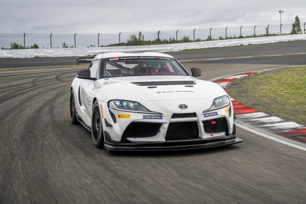 토요타 가주 레이싱, TOYOTA GAZOO Racing（以下TGR）は、世界中のレーシングチームやドライバーの皆様からいただいた多くのフィードバックを活用し、パフォーマンス、信頼性、操作性を向上させたカスタマーモータースポーツ車両「GR Supra GT4 EVO2」を8月22日より発売しました。