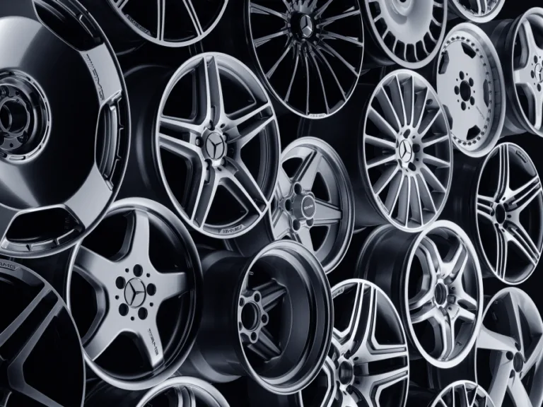 벤츠 휠 Veredeln den Charakter eines Fahrzeugs und beeinflussen Kunst und Kultur: Die Räder von Mercedes-Benz. Veredeln den Charakter eines Fahrzeugs und beeinflussen Kunst und Kultur: Die Räder von Mercedes-Benz.