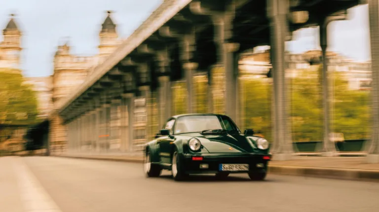 포르쉐 Return: with a 911 Turbo through Paris for the 50th birthday
