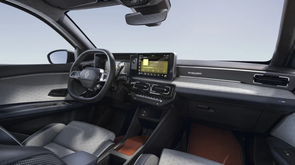 THE EVOLUTION OF TOUCH SCREENS AT RENAULT: AN INTERACTIVE HISTORY OF ERGONOMICS AND DESIGN