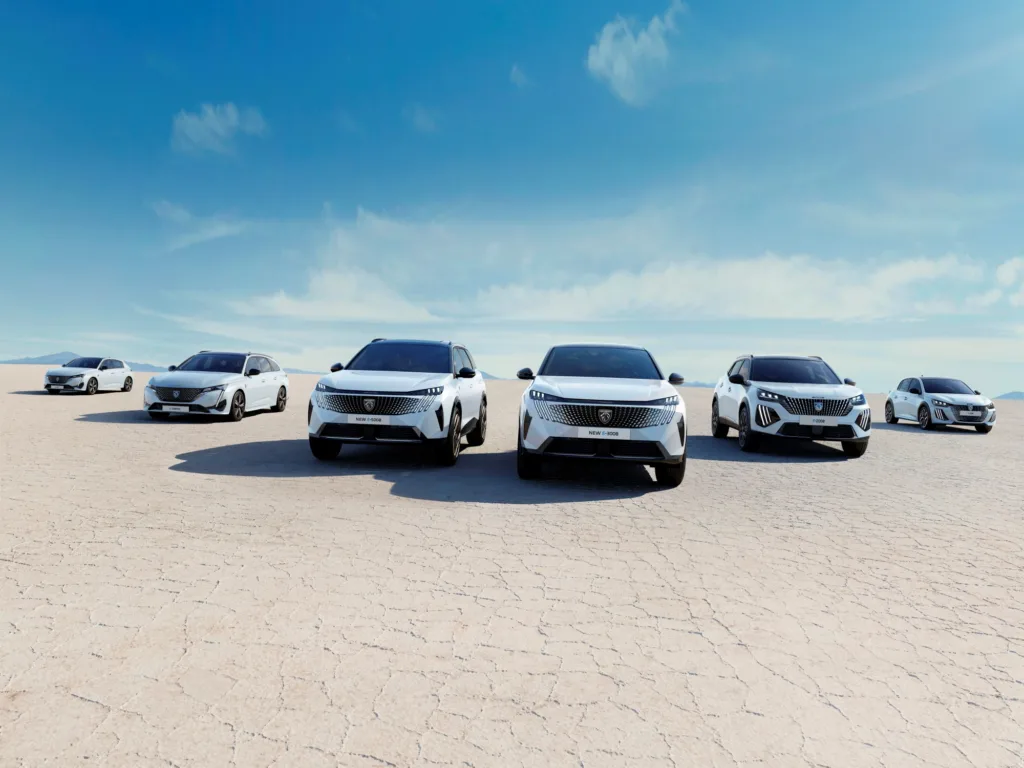 푸조 전기 라인업 (왼쪽부터 푸조 E-308, E-308SW, E-5008 SUV, E-3008 SUV, E-2008 SUV, E-208)