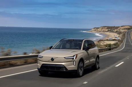 볼보, New Volvo EX90 on the road