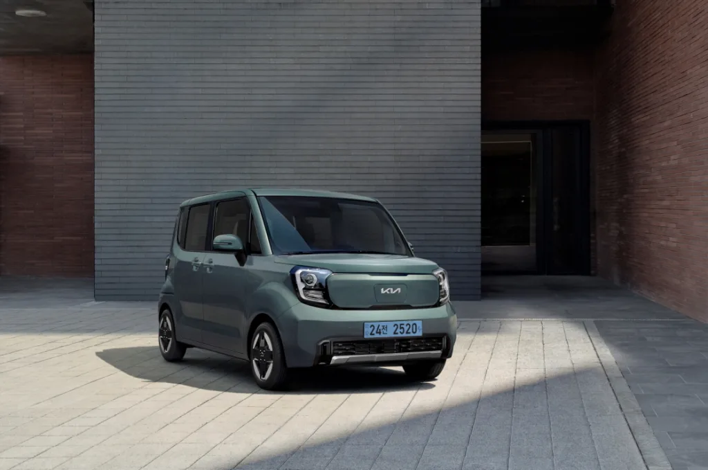 레이가 이정도로 좋아져? 기아, ‘The 2025 레이’ 출시 3 The 2025 레이 EV_어드벤쳐러스 그린