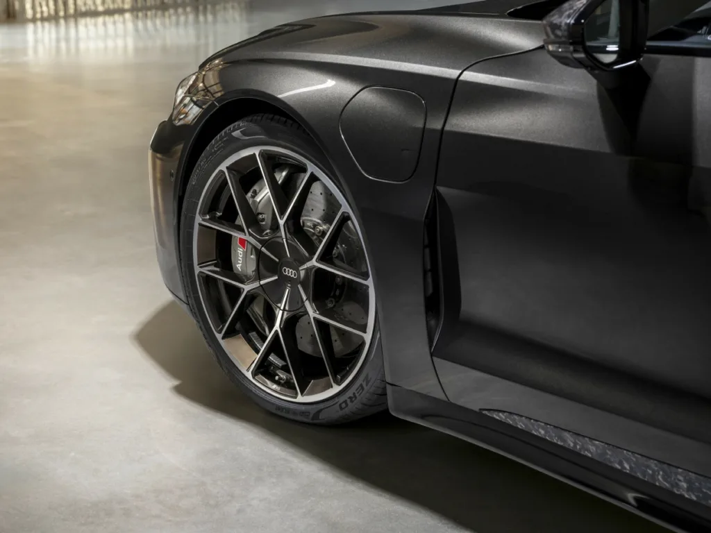 Audi exclusive makes the Audi e-tron GT more personal than ever 7 Detail, Colour: Arabica grey metallic, customized paint finish, Audi exclusive