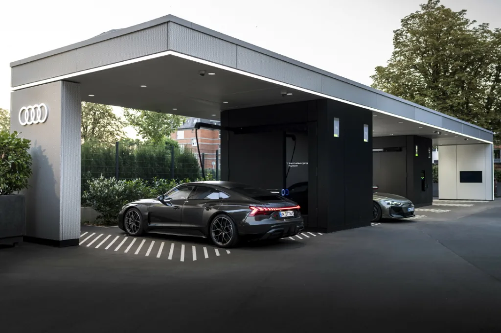 Audi exclusive makes the Audi e-tron GT more personal than ever 1 Static photo, Colour: Arabica grey metallic, Oak green metallic, customized paint finish, Audi exclusive