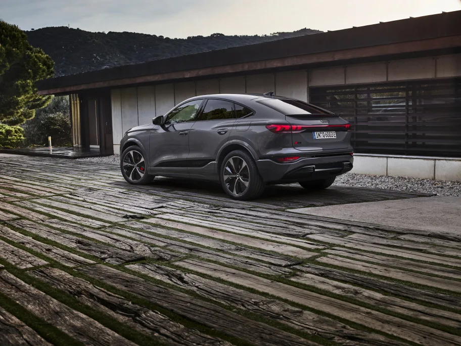 Exciting design and longest range in the model family: the new Audi Q6 Sportback e-tron
