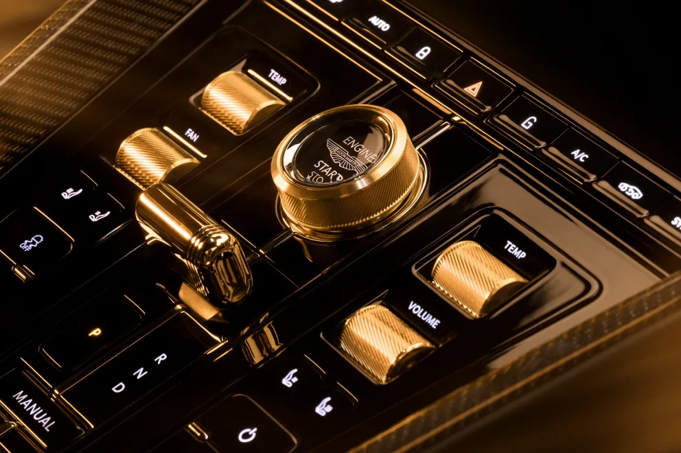 Aston Martin DB12 Goldfinger Edition_02
