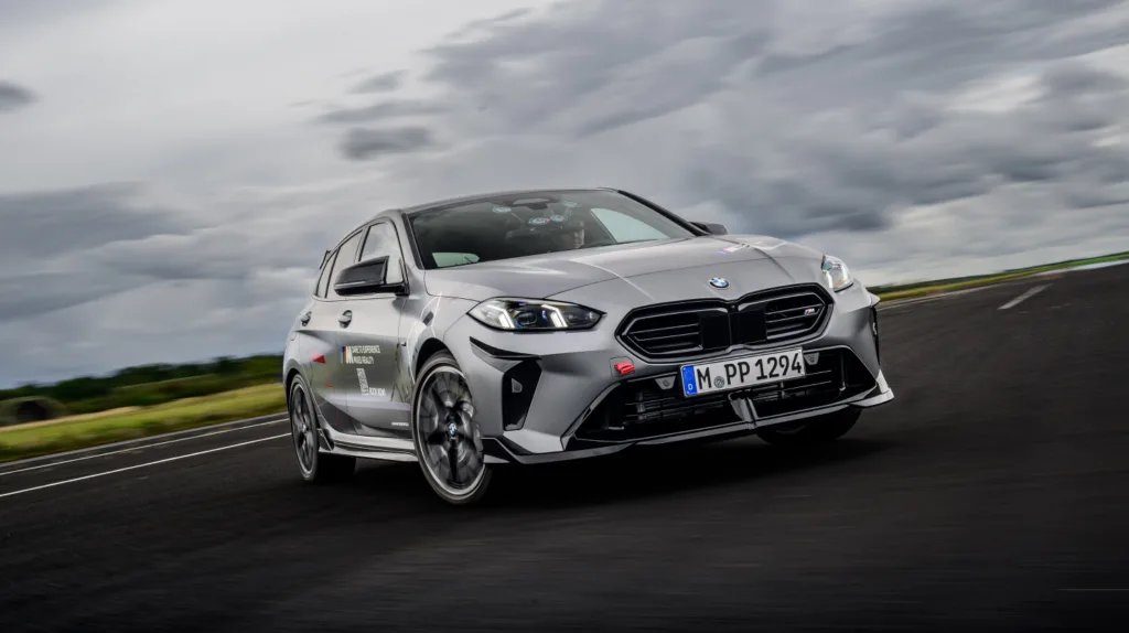 BMW M을 가상에서 즐긴다, BMW M 믹스드 리얼리티 5 BMW M Mixed Reality: New features to enhance the digital driving experience.