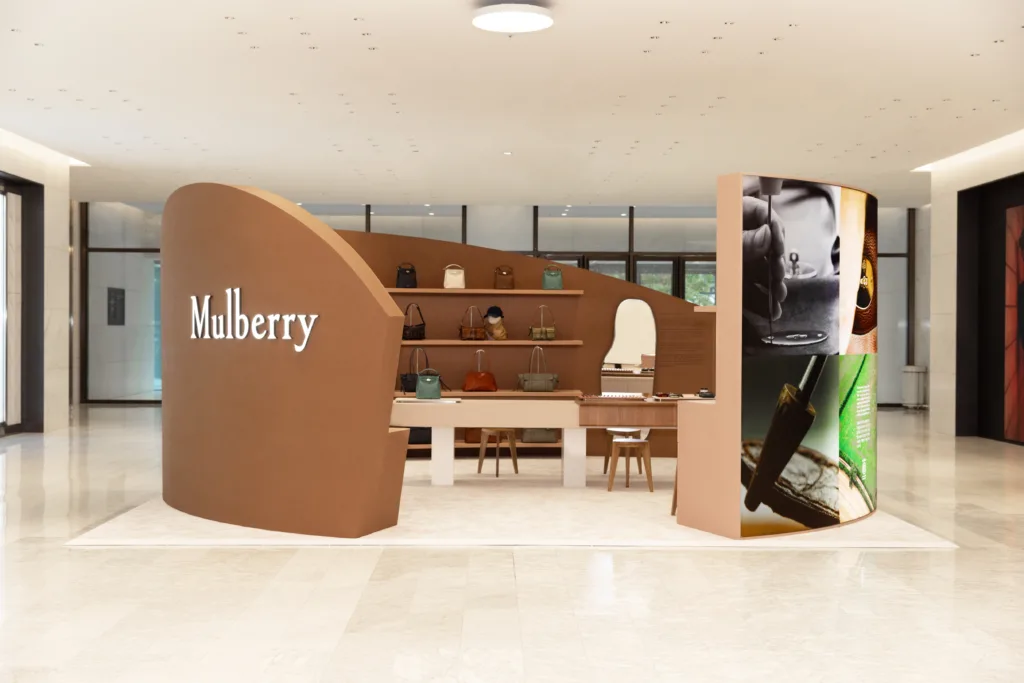 배우 신예은, 멀버리 ‘메이드 투 라스트’ 더현대 서울 팝업 참석 2 배우 신예은, 멀버리 메이드 투 라스트(Made to Last) 더현대 서울 팝업 참석