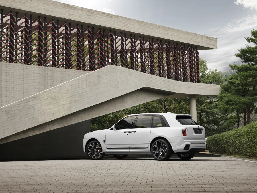 슈퍼 럭셔리 SUV 컬리넌, 특별한 옵션 가득 담고 한국 땅 밟았다 2 롤스로이스 블랙 배지 컬리넌 시리즈 II (6)