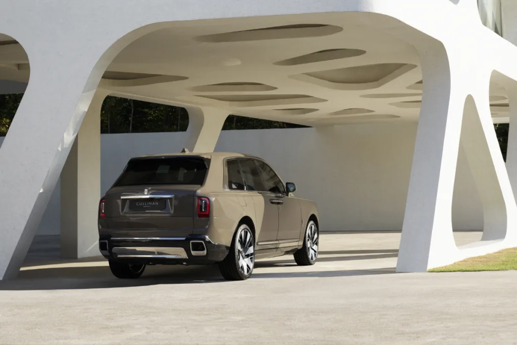 슈퍼 럭셔리 SUV 컬리넌, 특별한 옵션 가득 담고 한국 땅 밟았다 4 롤스로이스 컬리넌 시리즈 II (4)