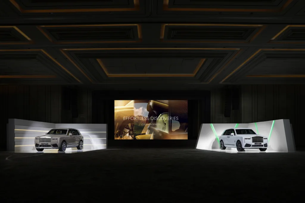 슈퍼 럭셔리 SUV 컬리넌, 특별한 옵션 가득 담고 한국 땅 밟았다 1 사진1-롤스로이스 컬리넌 시리즈 II(좌) 및 블랙 배지 컬리넌 시리즈 II(우)