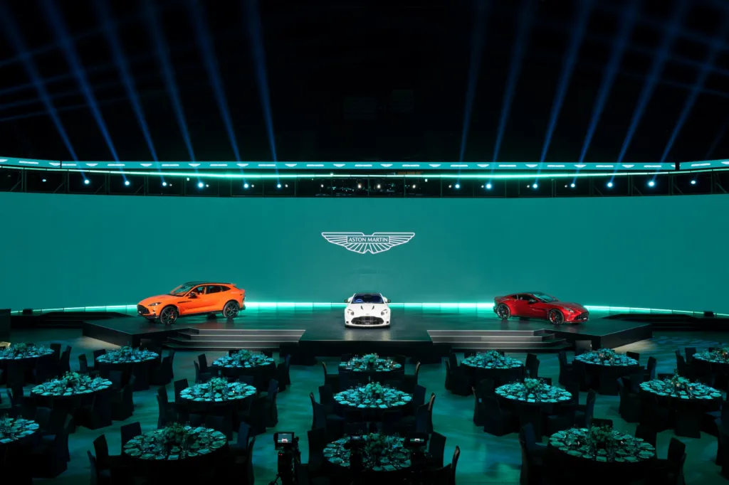 애스턴마틴 차량 - (좌측부터) DBX707 MY25, 뱅퀴시, 밴티지