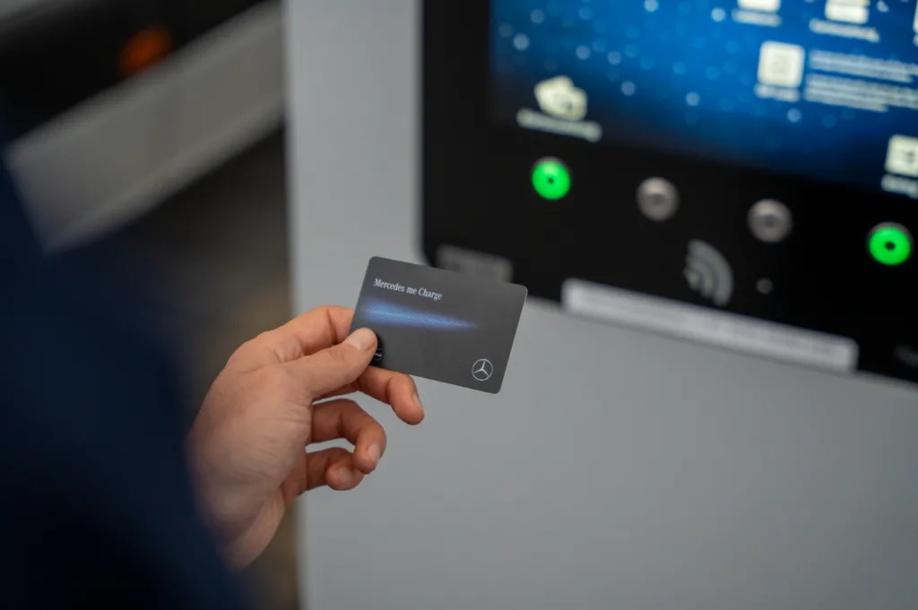 메르세데스-벤츠 메르세데스 미 차지 Digital Charging Service Mercedes me Charge Expands Rapidly: Global Charging Network Reaches New Milestone of 2 Million Charging Points