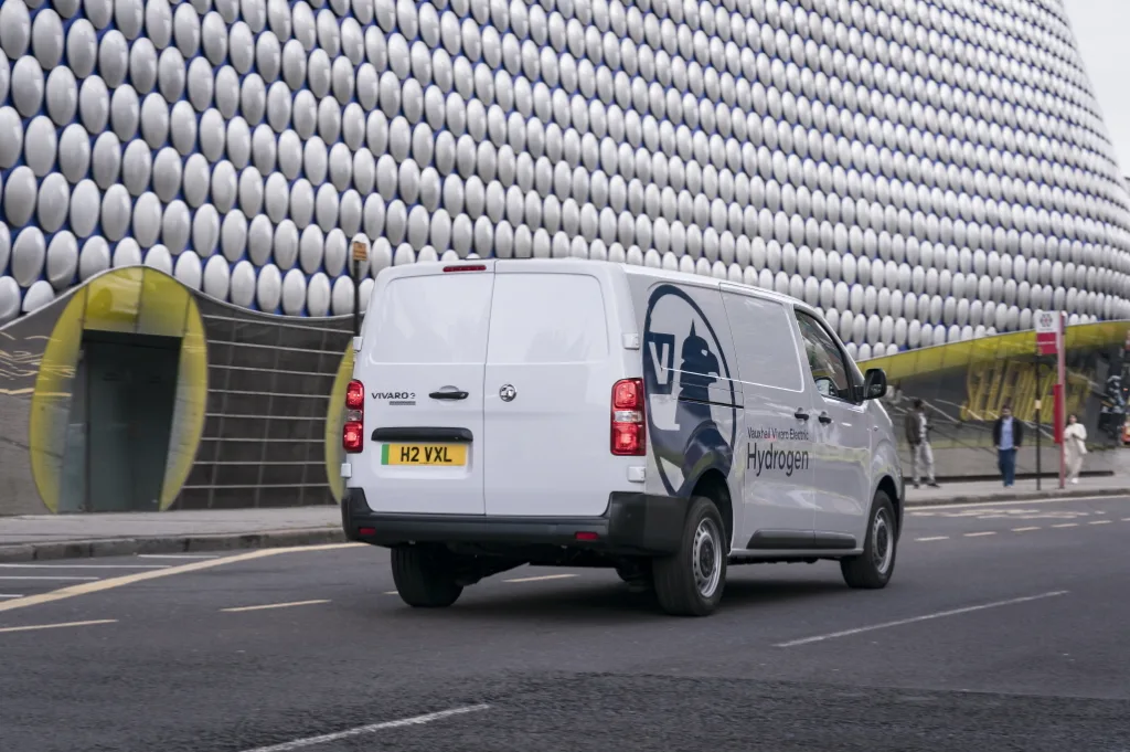 복스홀, 영국 고객 대상 500km 달리는 수소 전기 밴 시험 운행 시작 3 복스홀 수소전기밴 First customer trials of Vauxhall Vivaro HYDROGEN in the UK are underway
