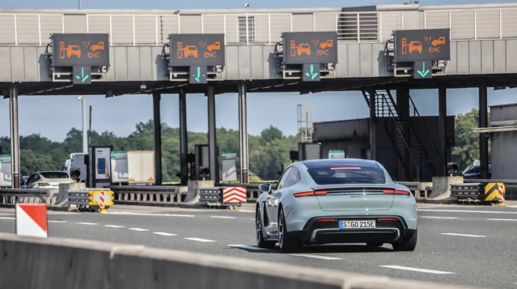 포르세 타이칸 시승 The Taycan E-xperience Tour – from Stuttgart to Istanbul