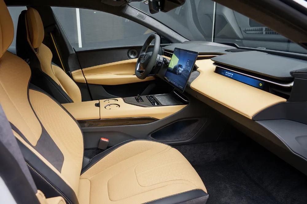 로터스 에메야 공식 출시, 포르쉐 타이칸과 1대1 매치 가능? 4 로터스자동차코리아, 에메야(Emeya) 출시… 궁극의 하이퍼 GT 국내 상륙