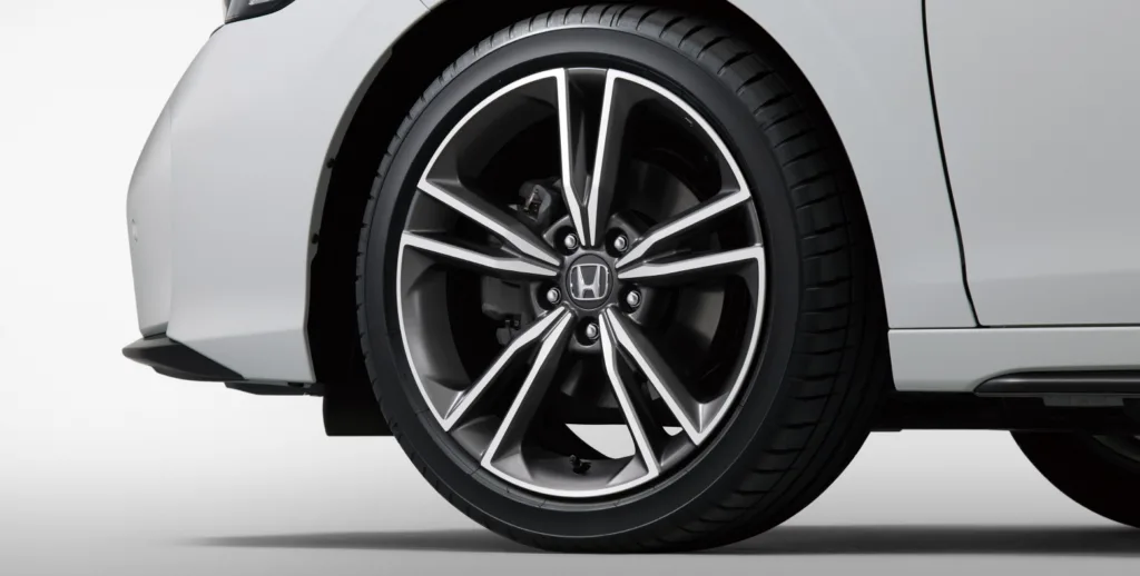 혼다 11세대 시빅, 더 스포티한 스타일로 페이스리프트 단행 2 혼다 시빅 (Honda Civic)