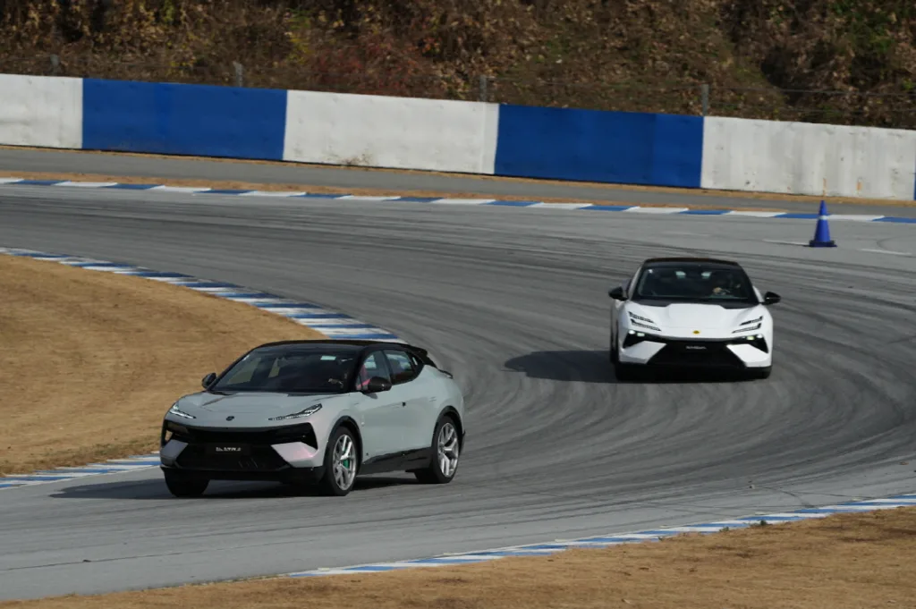 로터스자동차코리아, 자사 첫 트랙 시승행사 개최… 본격적인 리테일 활동 시작_(좌측부터) 에메야_엘레트라_에미라