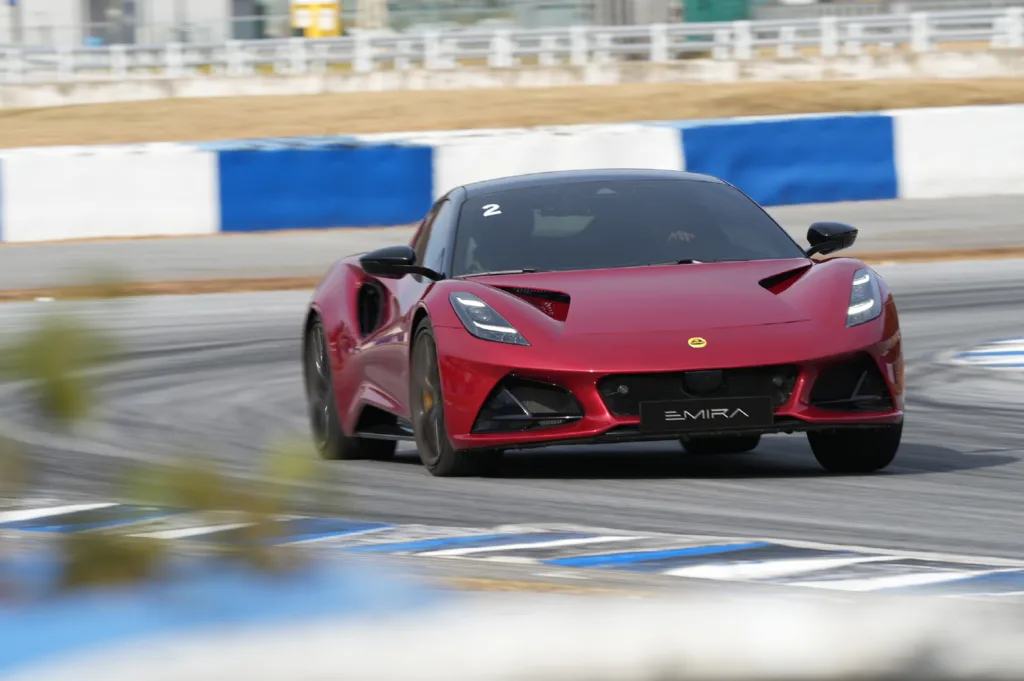 로터스자동차코리아, 자사 첫 트랙 시승행사 개최… 본격적인 리테일 활동 시작_(좌측부터) 에메야_엘레트라_에미라