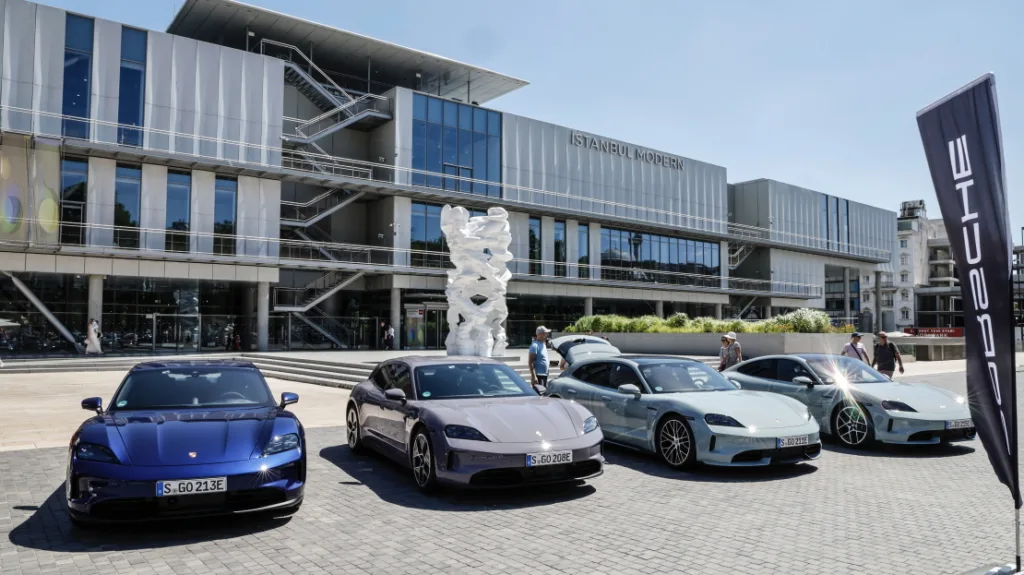 포르세 타이칸 시승 The Taycan E-xperience Tour – from Stuttgart to Istanbul
