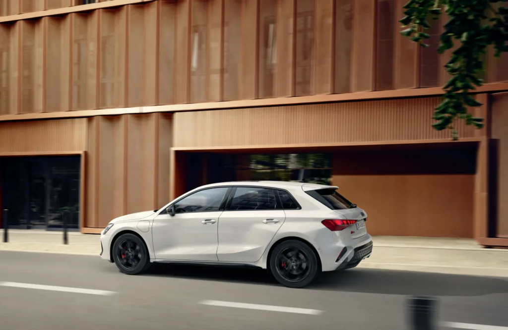 아우디 A3 스포트백 TFSI e