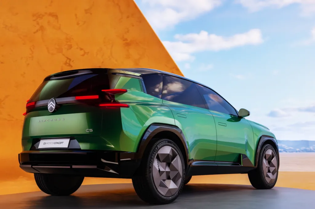 시트로엥 C5 에어크로스 콘셉트 (CITROËN PRESENTS NEW C5 AIRCROSS CONCEPT)